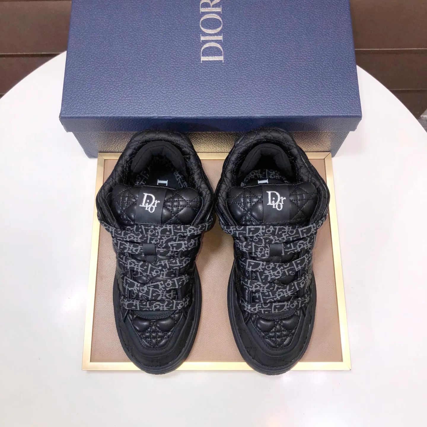 Ex-factory price: 800💶 (top original order) Brand: Dior (Dior) Standard code: Men's size 39-44 (45 customized) Grade: Same as the official website Material: Top original cowhide stitched together Original wear-resistant and lightweight outsole Style category: Fashionable casual shoes Distinguished luxury brand elements top luxury Color: Color of the actual picture